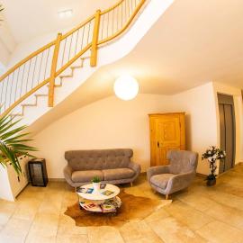 Landgasthof Hotel Sonne Röttingen，位于Lauchheim的酒店