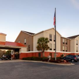 Holiday Inn Express & Suites Milton East I-10 by IHG，位于米尔顿的酒店