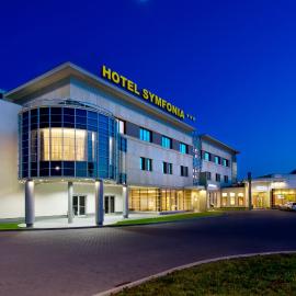 Hotel Symfonia Osjaków，位于奥斯亚科的酒店