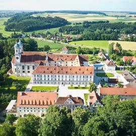 Hotel Kloster Holzen，位于Allmannshofen的酒店