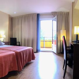 HOTEL V.CIUDAD，位于阿兰达德杜洛的酒店