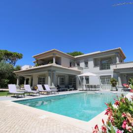 Charming Exceptional Golf Villa in Algarve，位于法鲁的酒店