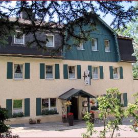 Zur Edlen Krone，位于诺伊豪森的酒店