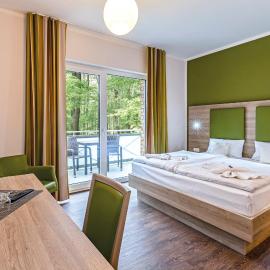Hotel zur Ostsee，位于格拉尔-米里茨的酒店