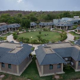 Shri Radha Brij Vasundhara Resort & Spa，位于Govardhan的酒店
