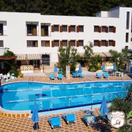 Agriturismo AgriCostella Vieste, Piscina e Parcheggio，位于维耶斯泰的酒店