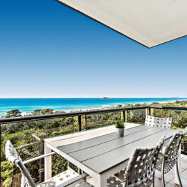 San Marino by the Sea Apartments，位于马库拉的酒店