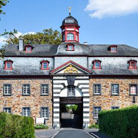 Schloss Hotel Burgbrohl，位于Burgbrohl的酒店