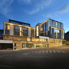 Grand Hotel Hradec，位于派克波特斯耐兹库的酒店