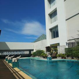 The City Hotel Sriracha by BBH Japan，位于是拉差的酒店