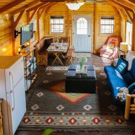 Paradise Valley Cabin by Chico & Yellowstone Park!，位于利文斯顿的酒店