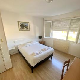 Hotel du Centre Lucé Chartres，位于Luce的酒店