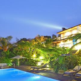 Days At Sea Beach Lodge，位于Trafalgar的酒店