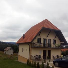 Apartmani Tarsko Sunce，位于卡鲁德杰尔斯科巴尔的酒店