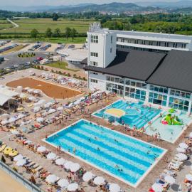 Hotel Terme Ozren,位于Bosansko Petrovo Selo的酒店