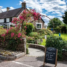 The Greyhound Inn and Hotel，位于阿斯克的酒店