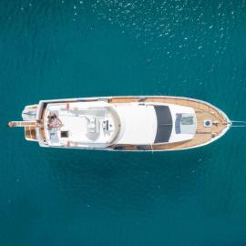 Sea BaronIV "BedsonBoat"，位于比尔古的酒店