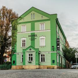 Hotel U Valdické brány，位于伊钦的酒店