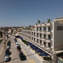 Aegean Blue Beach Hotel，位于尼亚·卡利克拉提亚的酒店