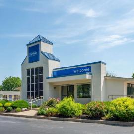 Travelodge by Wyndham Essington / Philadelphia Airport,位于埃辛顿的酒店