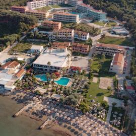 Robolla Beach Aparthotel，位于罗达的酒店