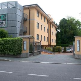 Hotel 2C，位于莱尼亚诺的酒店