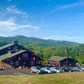 Swiss Chalets Village Inn，位于北康威的酒店