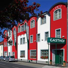Hotel Restaurant Wallner I contactless check-in，位于圣瓦伦丁的酒店