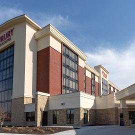 Drury Inn & Suites Overland Park，位于欧弗兰帕克的酒店