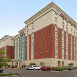 Drury Inn & Suites Indianapolis Northeast，位于卡斯尔顿的酒店