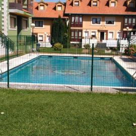 Apartamento LA FRAGUA，位于柯米拉斯的酒店