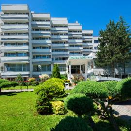 Hotel Park，位于皮耶什佳尼的酒店