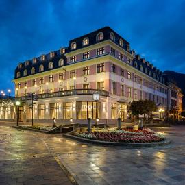 Hotel Kultúra，位于鲁容贝罗克的酒店