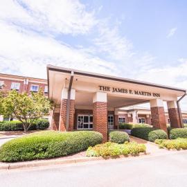 James F. Martin Inn，位于克莱门森的酒店