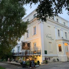 Clarence Court Hotel，位于切尔滕纳姆的酒店