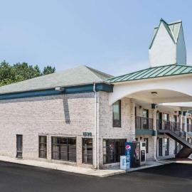 Brentwood Inn & Suites，位于萨福克的酒店