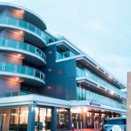 Crowne Plaza London - Kingston by IHG，位于泰晤士河畔金斯顿的酒店