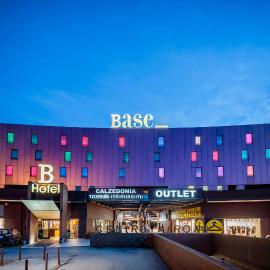 Base Hotel，位于皮亚韦河畔诺文塔的酒店