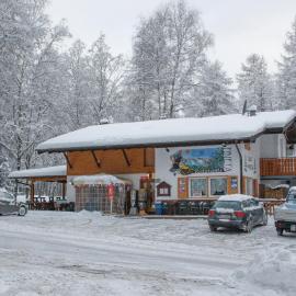 Albergo Pineta，位于菲耶梅堡的酒店