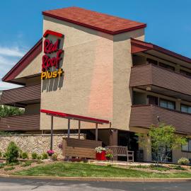 Red Roof Inn PLUS+ St. Louis - Forest Park / Hampton Ave.，位于圣路易斯的酒店