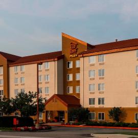 Red Roof Inn PLUS Long Island - Garden City，位于韦斯特伯里的酒店