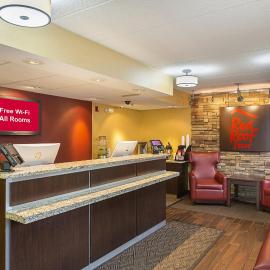 Red Roof Inn Lansing West - MSU，位于兰辛的酒店