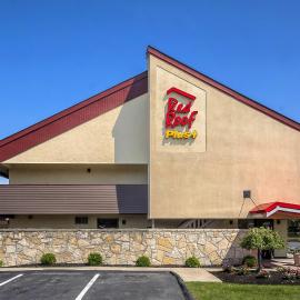 Red Roof Inn PLUS + Boston - Framingham，位于弗雷明翰的酒店