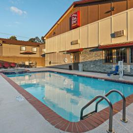 Red Roof Inn PLUS+ Huntsville,位于亨茨维尔的酒店