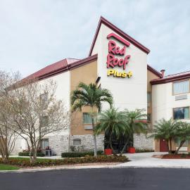Red Roof Inn PLUS+ West Palm Beach，位于西棕榈滩的酒店