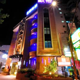 Audi Garden Business Hotel，位于桃园市的酒店