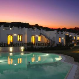 Baia Delphis Resort，位于瓦斯托的酒店