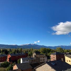 Vistas Únicas a los Pirineos, para 7-8 personas!! Tensi Home Llivia，位于利维亚的酒店
