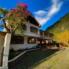 Hotel Volcano Baños，位于巴尼奥斯的酒店