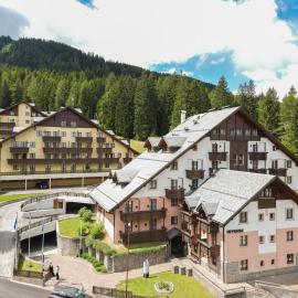 Nevesole Folgarida Resort Aparthotel，位于佛加里达的酒店